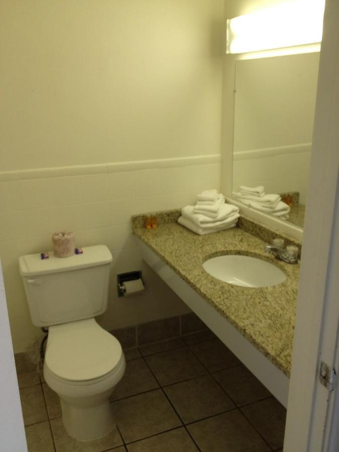 Weber Inn Kitchener Szoba fotó